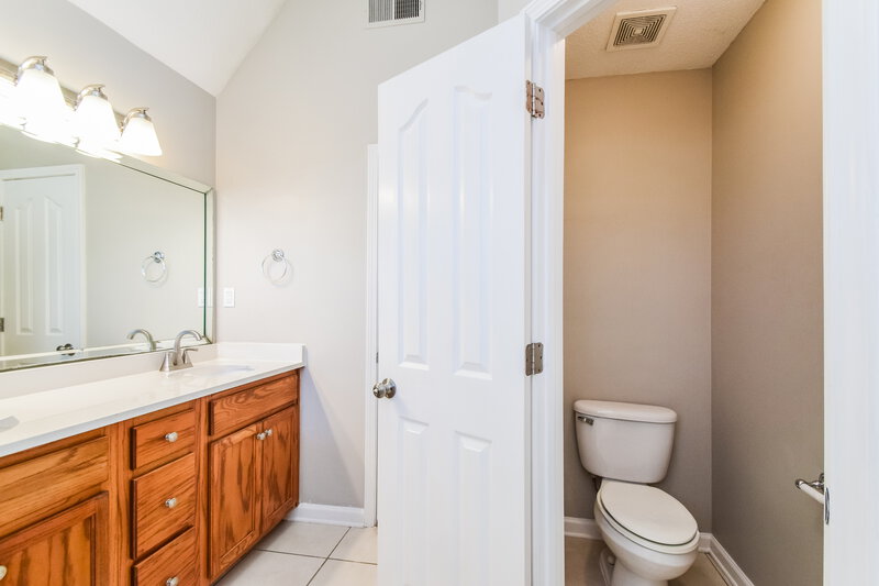 1,920/Mo, 4283 Ravenwood Park W Horn Lake, MS 38637 Main Bathroom View