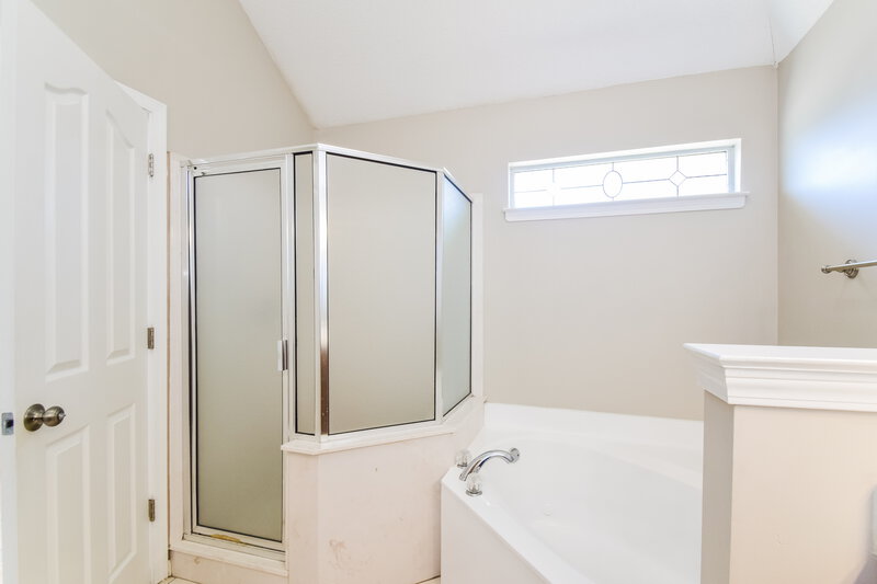 1,920/Mo, 4283 Ravenwood Park W Horn Lake, MS 38637 Main Bathroom View 2