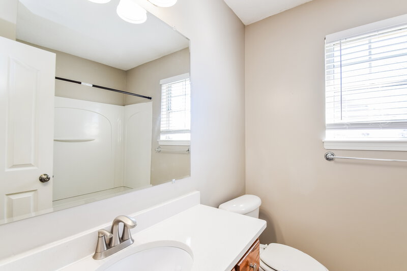 1,920/Mo, 4283 Ravenwood Park W Horn Lake, MS 38637 Bathroom View