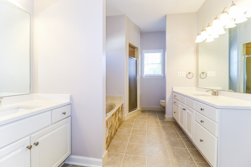 2,295/Mo, 4114 Course View Cv Bartlett, TN 38135 Main Bathroom View