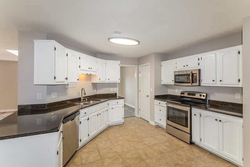 1,825/Mo, 7411 Winston Cv Walls, MS 38680 Kitchen View 2