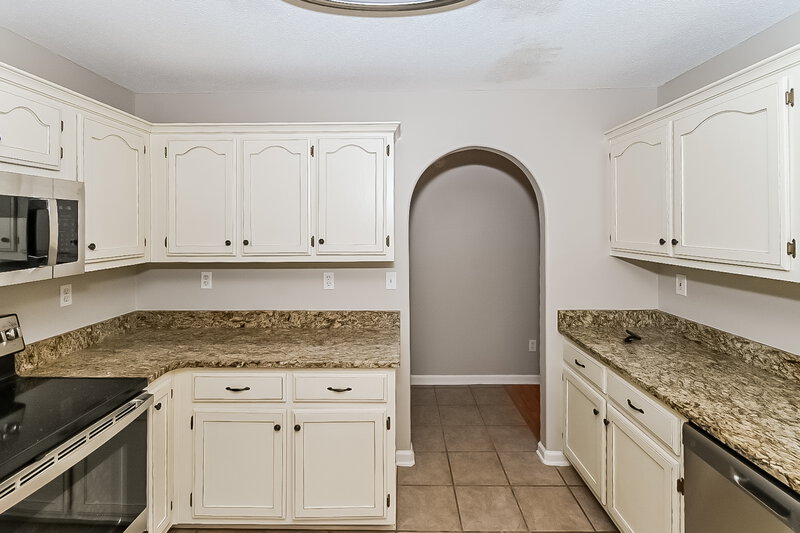 2,155/Mo, 1236 Biloxi St Hernando, MS 38632 Kitchen View