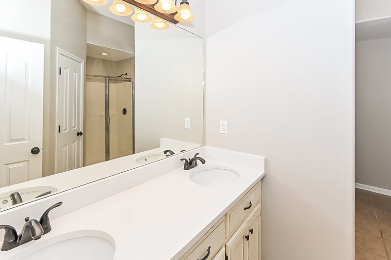 2,155/Mo, 1236 Biloxi St Hernando, MS 38632 Main Bathroom View