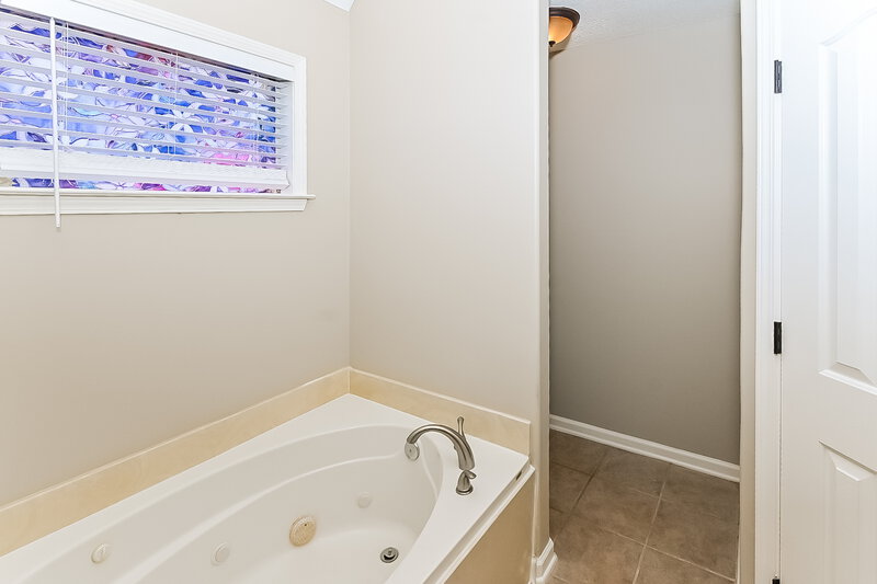 2,155/Mo, 1236 Biloxi St Hernando, MS 38632 Main Bathroom View 2