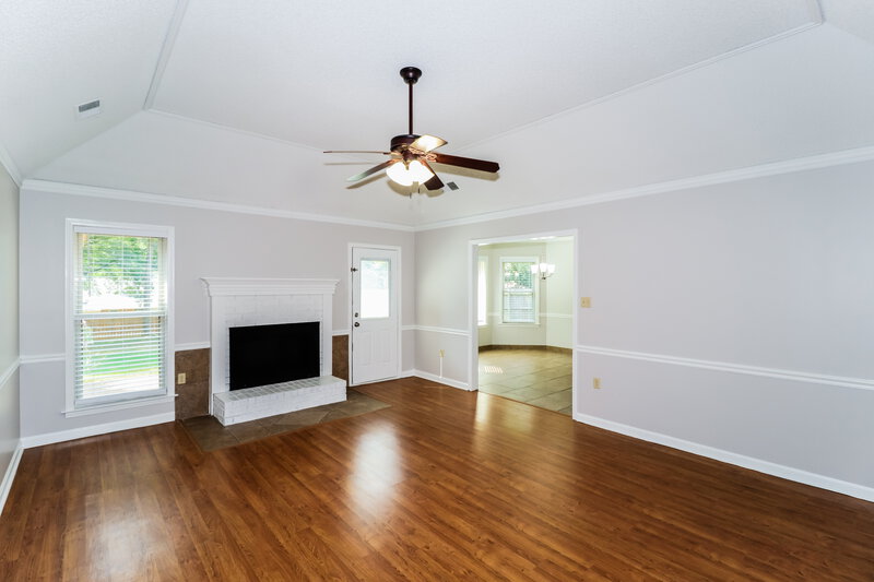 1,995/Mo, 6399 Yale Rd Bartlett, TN 38134 Living Room View 2