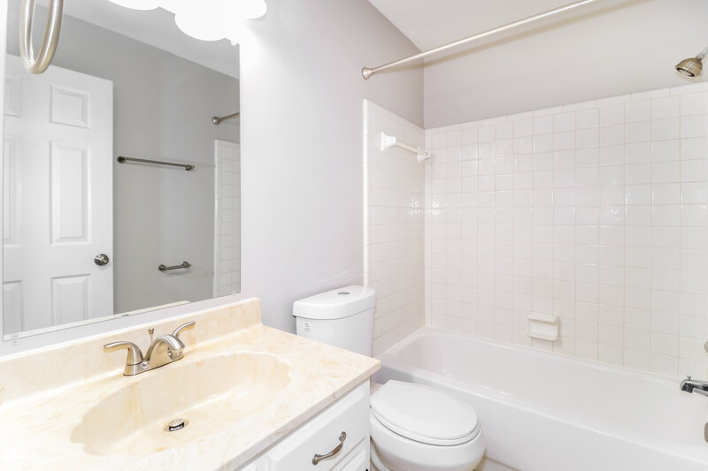 1,995/Mo, 6399 Yale Rd Bartlett, TN 38134 Bathroom View