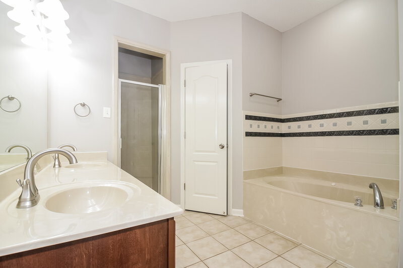 1,965/Mo, 70 Penny Ln Oakland, TN 38060 Main Bathroom View