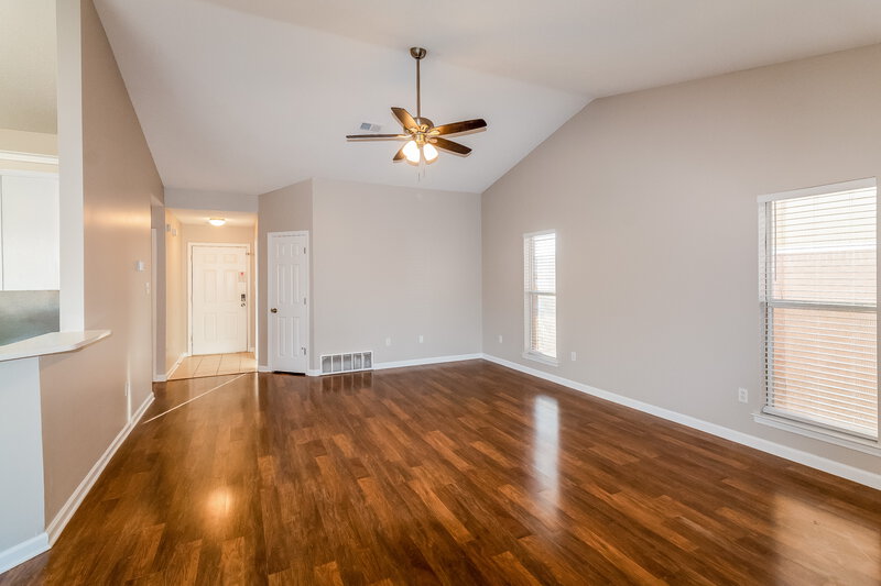 2,590/Mo, 4278 Edmonton St Horn Lake, MS 38637 Living Room View