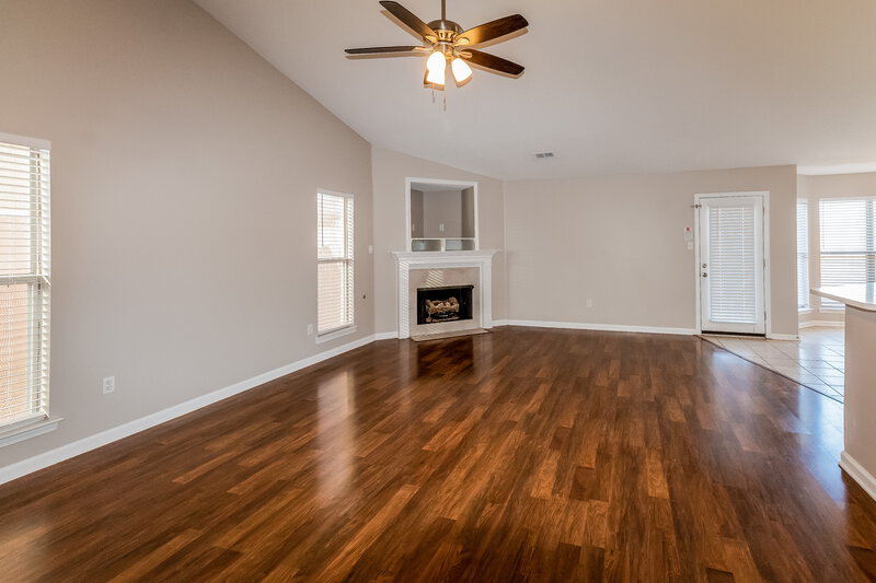 2,590/Mo, 4278 Edmonton St Horn Lake, MS 38637 Living Room View 2