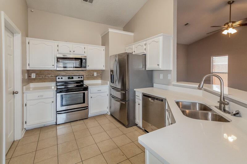 2,590/Mo, 4278 Edmonton St Horn Lake, MS 38637 Kitchen View