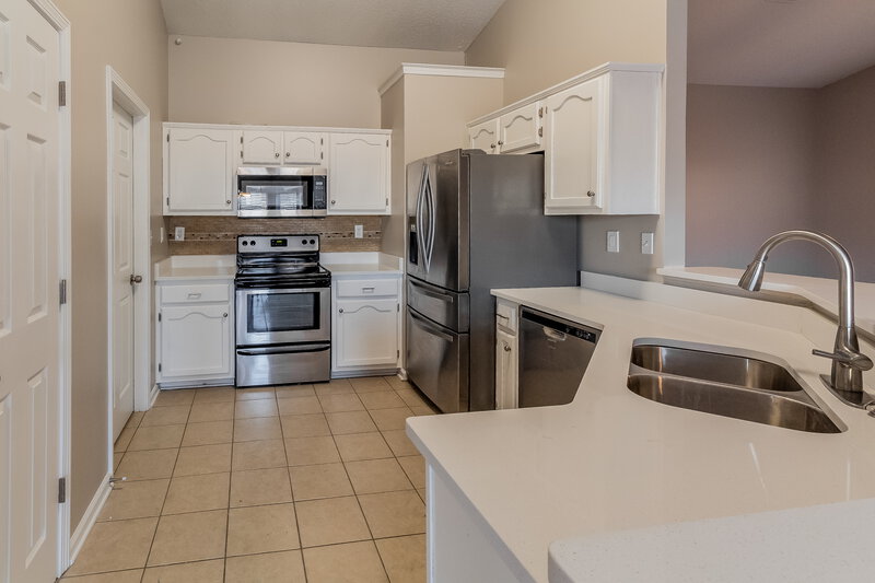 2,590/Mo, 4278 Edmonton St Horn Lake, MS 38637 Kitchen View 2
