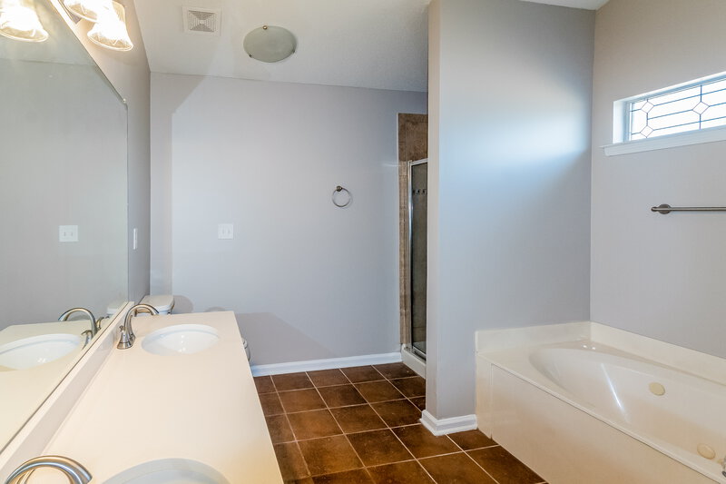 2,590/Mo, 4278 Edmonton St Horn Lake, MS 38637 Main Bathroom View