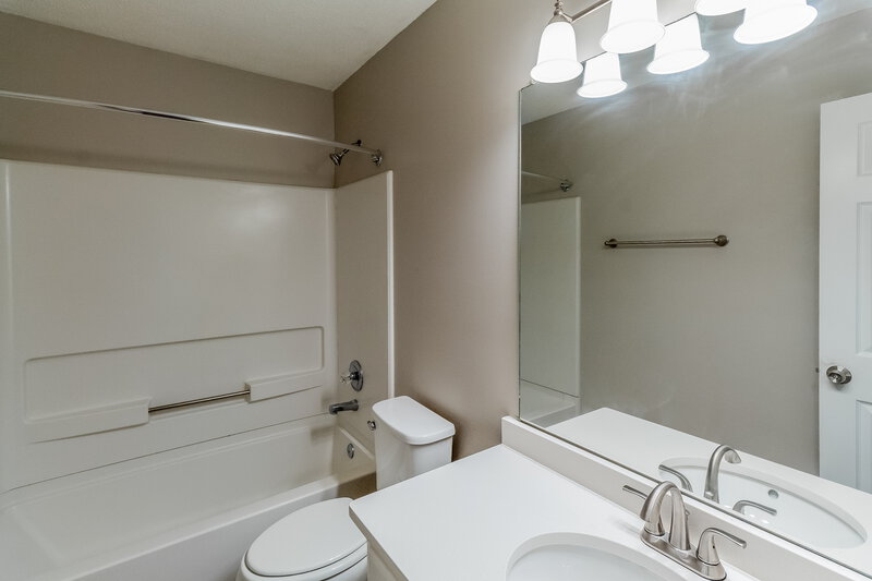 2,590/Mo, 4278 Edmonton St Horn Lake, MS 38637 Bathroom View