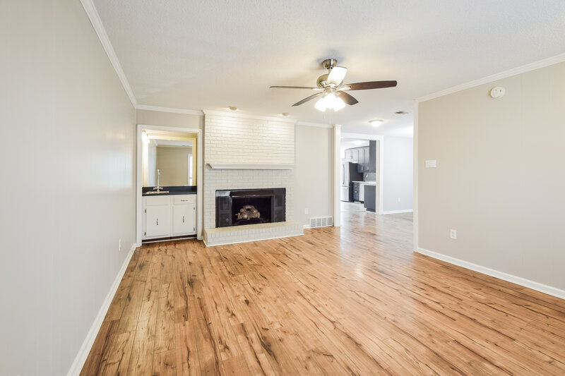 1,975/Mo, 938 Pheasant Hollow Dr Cordova, TN 38018 Living Room View 3