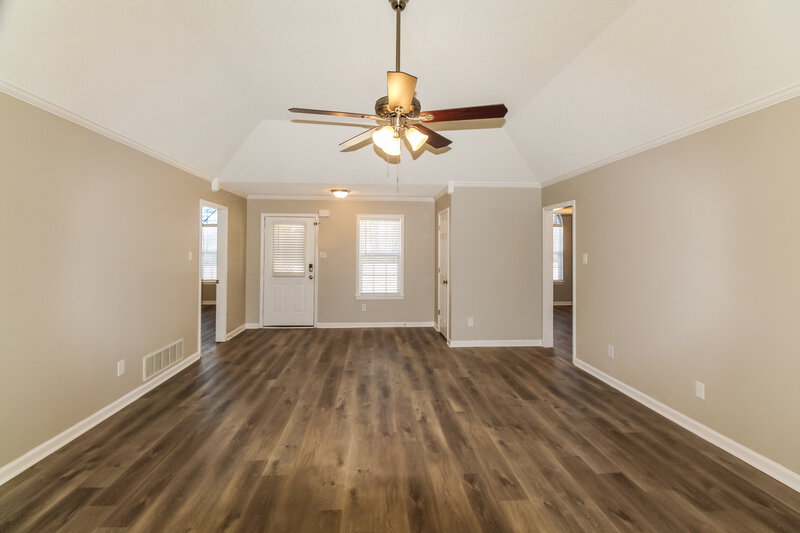 2,060/Mo, 3490 McIngvale Rd Hernando, MS 38632 Living Room View