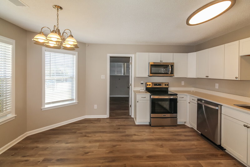 2,060/Mo, 3490 McIngvale Rd Hernando, MS 38632 Kitchen View 2
