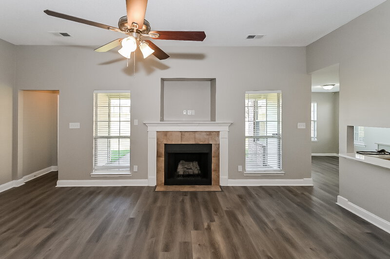 1,640/Mo, 7807 Nathan Sawyer Dr Southaven, MS 38671 Living Room View 3
