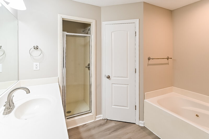 1,640/Mo, 7807 Nathan Sawyer Dr Southaven, MS 38671 Main Bathroom View 2