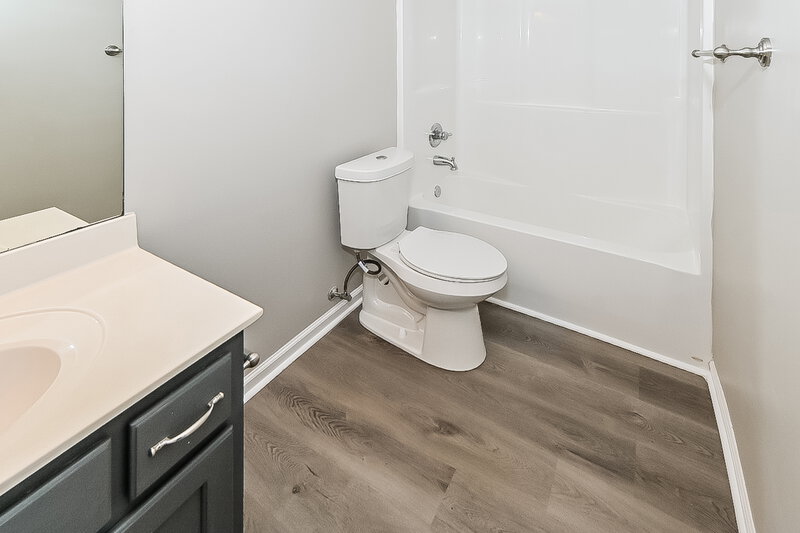 1,640/Mo, 7807 Nathan Sawyer Dr Southaven, MS 38671 Bathroom View