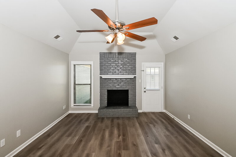 1,950/Mo, 9898 Sequoia Ln Olive Branch, MS 38654 Living Room View