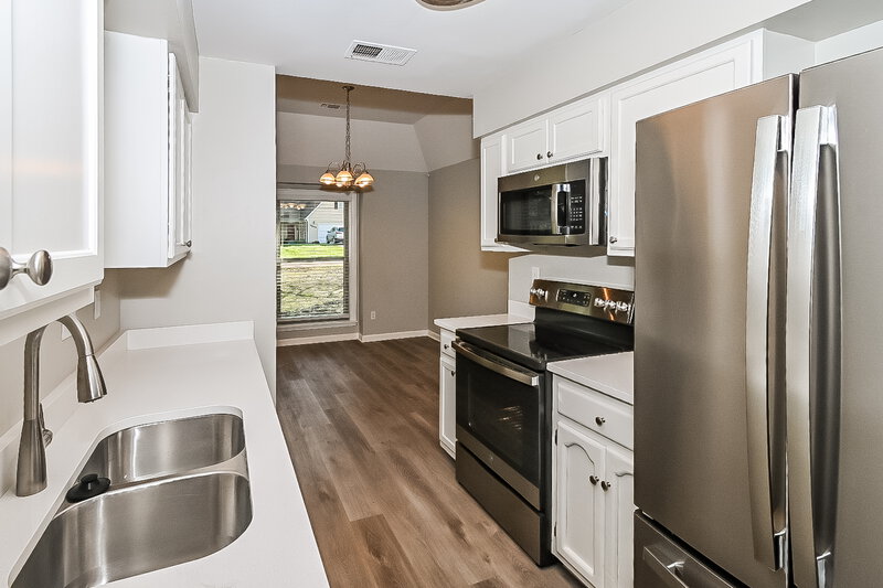 1,950/Mo, 9898 Sequoia Ln Olive Branch, MS 38654 Kitchen View 2