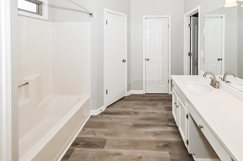 1,950/Mo, 9898 Sequoia Ln Olive Branch, MS 38654 Main Bathroom View 2