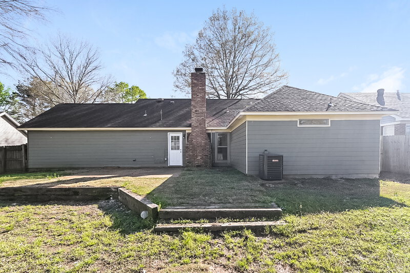 1,950/Mo, 9898 Sequoia Ln Olive Branch, MS 38654 Rear View