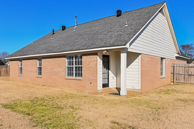 1,850/Mo, 7667 Fox Terrace Cv Olive Branch, MS 38654 Rear View