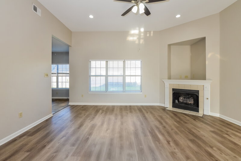 2,910/Mo, 4868 Harvest Park Dr Memphis, TN 38125 Living Room View 3