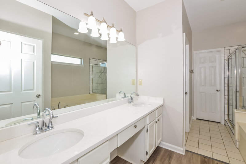 2,910/Mo, 4868 Harvest Park Dr Memphis, TN 38125 Main Bathroom View