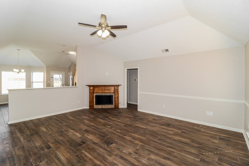 1,650/Mo, 35 Center Oak Dr Oakland, TN 38060 Living Room View