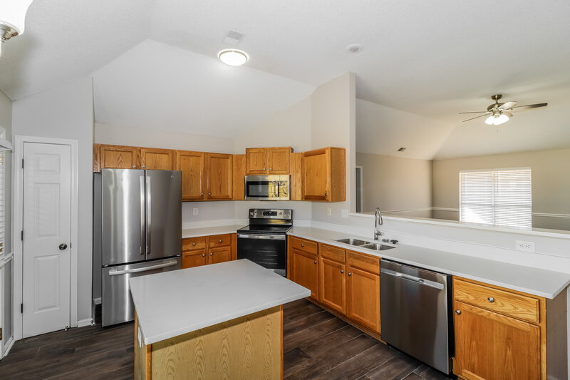 1,650/Mo, 35 Center Oak Dr Oakland, TN 38060 Kitchen View 2