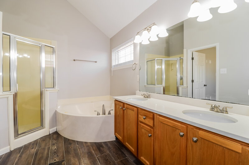 1,650/Mo, 35 Center Oak Dr Oakland, TN 38060 Main Bedroom View 3