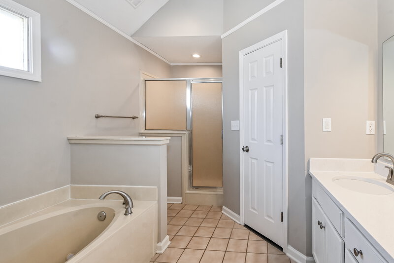 1,995/Mo, 7207 Emily Lane Olive Branch, MS 38654 Main Bathroom View