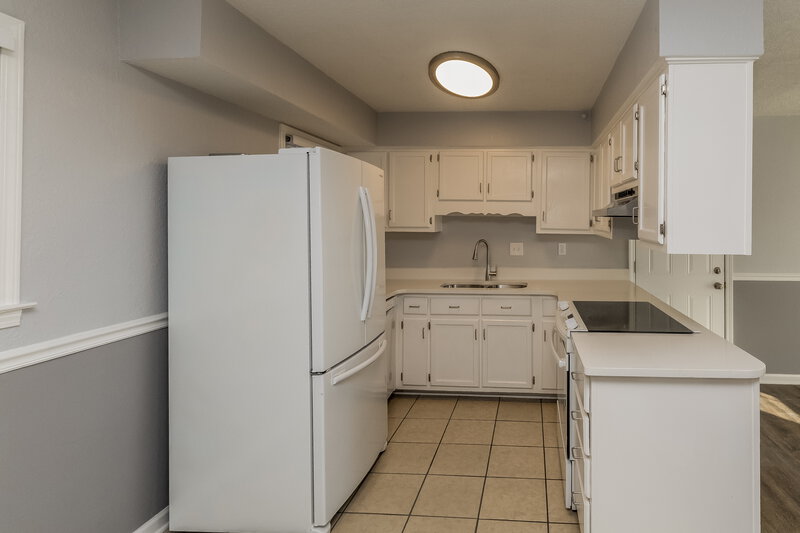 1,810/Mo, 5691 Briarwood Dr Horn Lake, MS 38637 Kitchen View