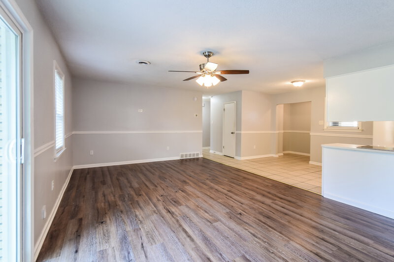 1,680/Mo, 5691 Briarwood Dr Horn Lake, MS 38637 Living Room View 3