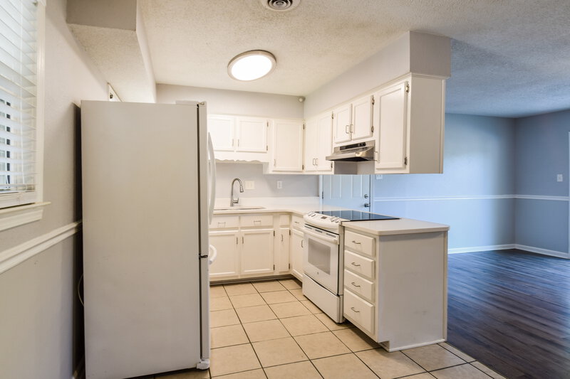 1,680/Mo, 5691 Briarwood Dr Horn Lake, MS 38637 Kitchen View