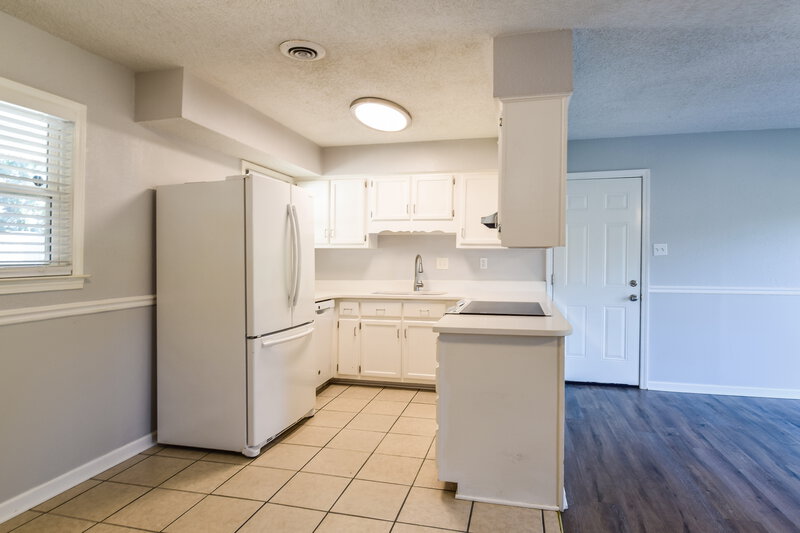 1,680/Mo, 5691 Briarwood Dr Horn Lake, MS 38637 Kitchen View 2