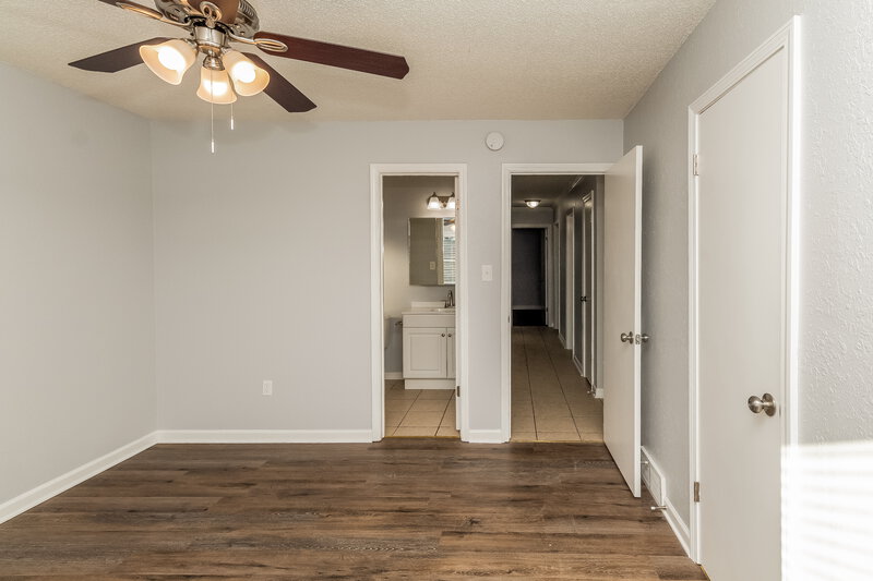 1,810/Mo, 5691 Briarwood Dr Horn Lake, MS 38637 Main Bedroom View 2