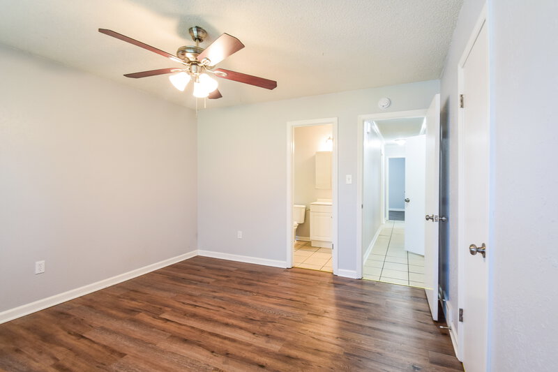1,680/Mo, 5691 Briarwood Dr Horn Lake, MS 38637 Main Bedroom View 2
