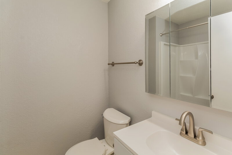 1,810/Mo, 5691 Briarwood Dr Horn Lake, MS 38637 Bathroom View