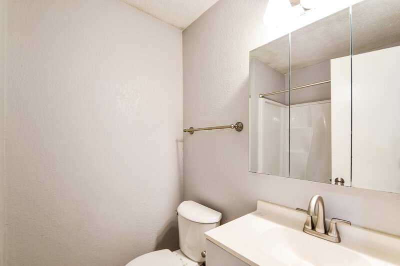 1,680/Mo, 5691 Briarwood Dr Horn Lake, MS 38637 Bathroom View