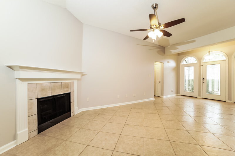 1,735/Mo, 2755 Fletcher View Dr Cordova, TN 38016 Living Room View 3