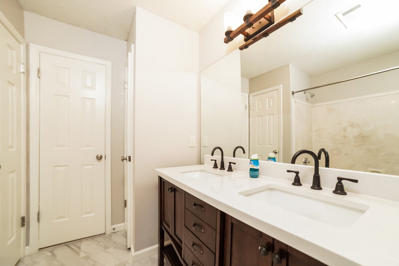 1,735/Mo, 2755 Fletcher View Dr Cordova, TN 38016 Main Bathroom View