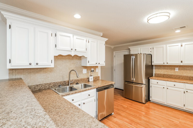 2,395/Mo, 1855 Oak Springs Dr Cordova, TN 38016 Kitchen View