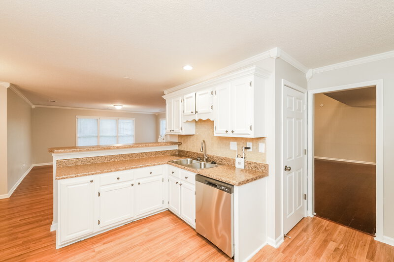 2,395/Mo, 1855 Oak Springs Dr Cordova, TN 38016 Kitchen View 3