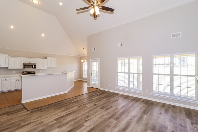 2,265/Mo, 5370 Mahogany Ridge Dr Arlington, TN 38002 Living Room View 2