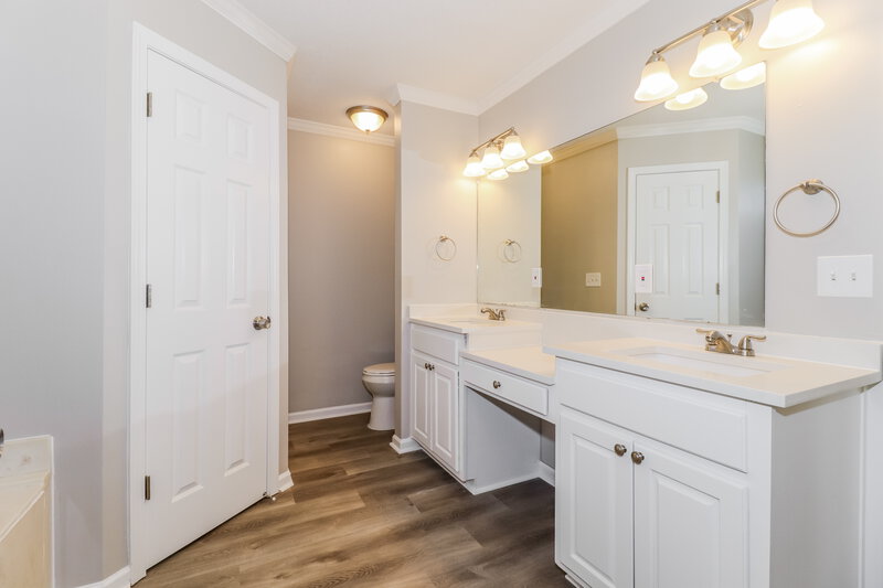 2,265/Mo, 5370 Mahogany Ridge Dr Arlington, TN 38002 Main Bathroom View