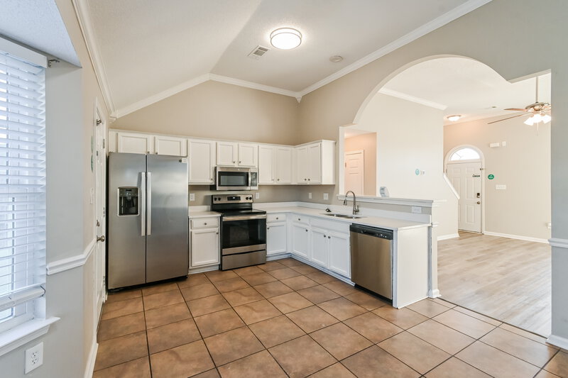 2,385/Mo, 7140 Hunters Forest Dr Olive Branch, MS 38654 Kitchen View 2