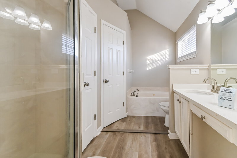 2,385/Mo, 7140 Hunters Forest Dr Olive Branch, MS 38654 Main Bathroom View